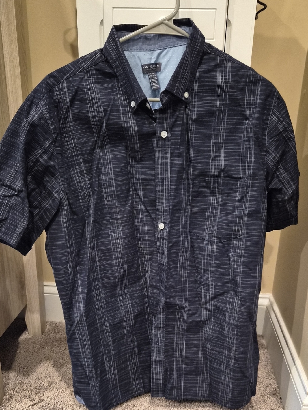 Van Heusen Never Tuck L 16-16 1/2 Preowned